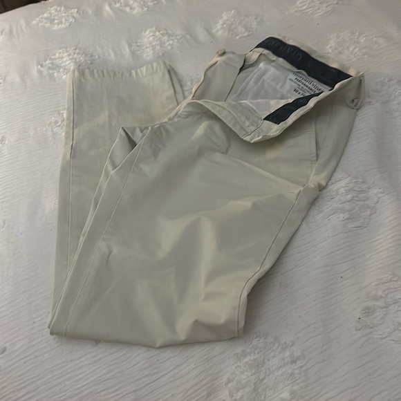 Vineyard Vines Performance Pants. Size 30 by 32 - Picture 1 of 2